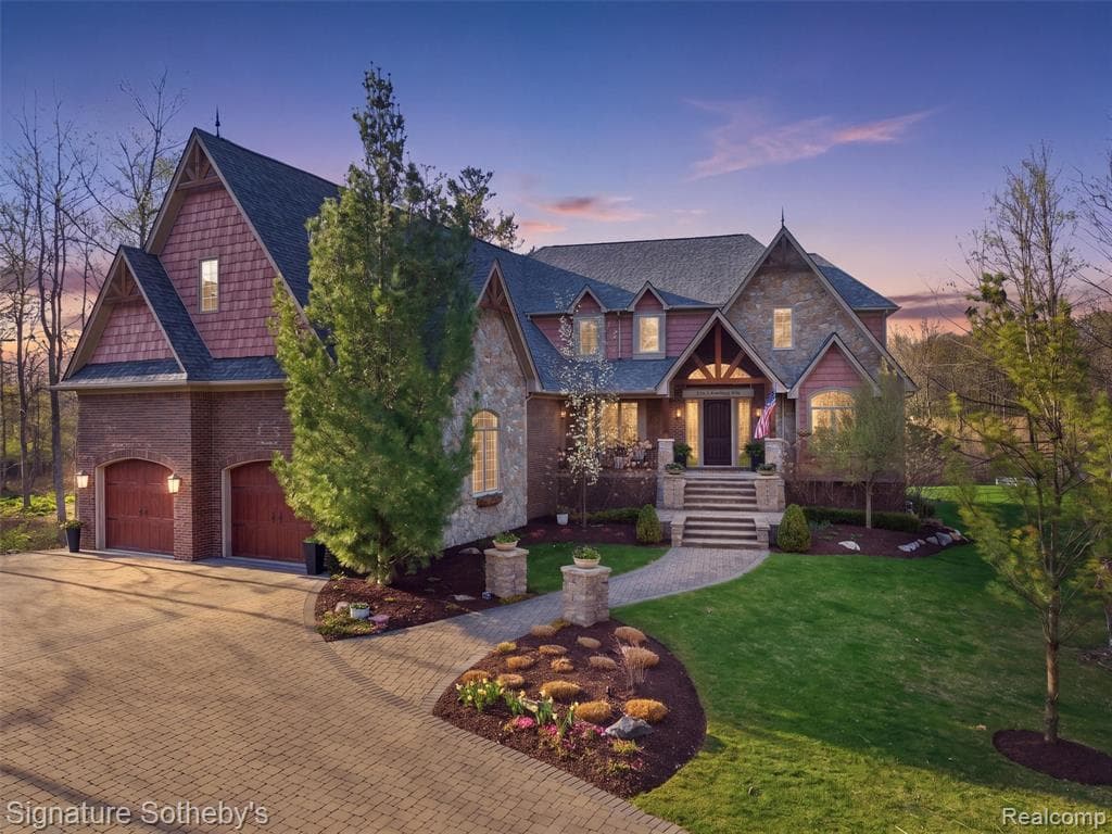 1595 Carriage Way