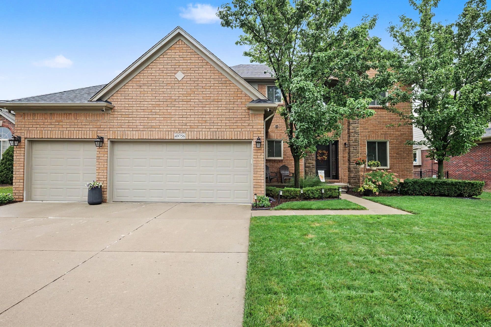 49756 Labaere Drive, thumbnail 3