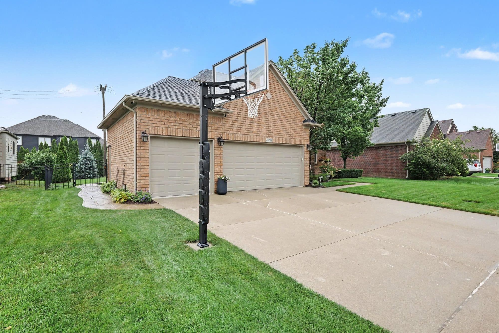 49756 Labaere Drive, thumbnail 4