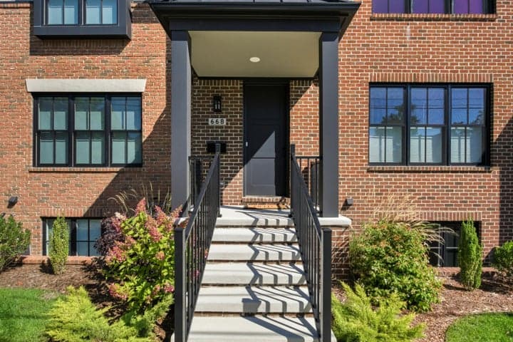668 Maple Street, thumbnail 2