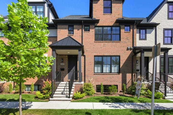 668 Maple Street, photo 1