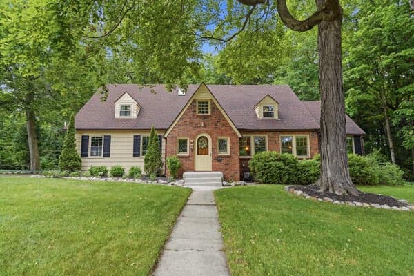 215 Hill Street, photo 1