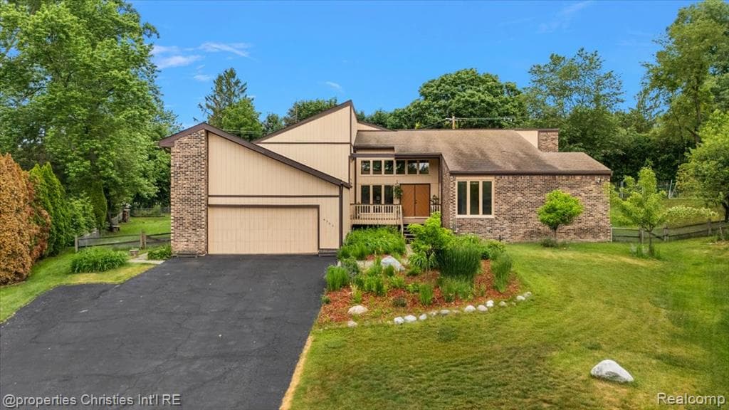 4566 Walden Drive, photo 1