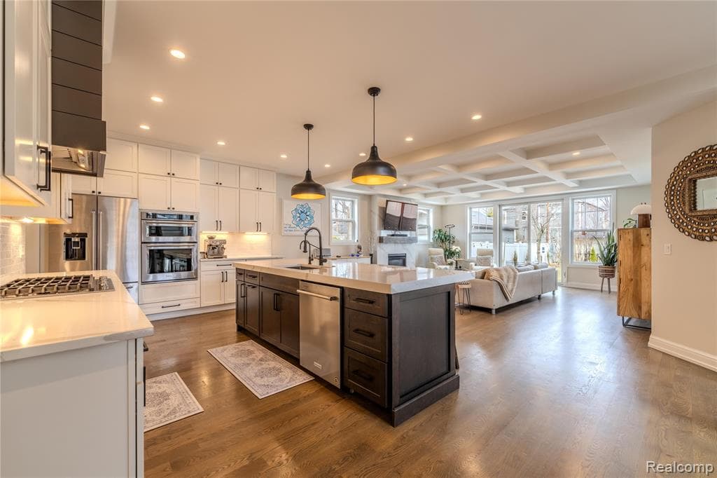 2135 Manchester Road, photo 1